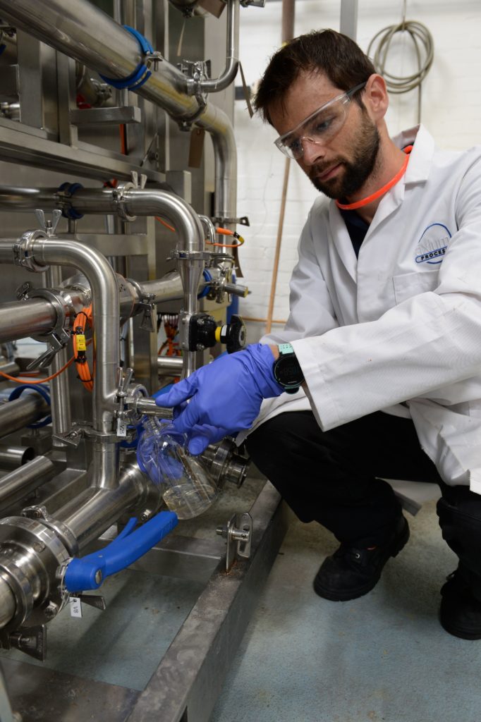 Taking a sample from a Pilot Plant using a Axium sample valve